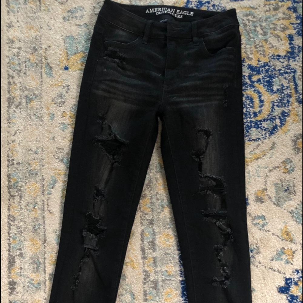 BRAND NEW NEVER WORN! AE black distressed jeans